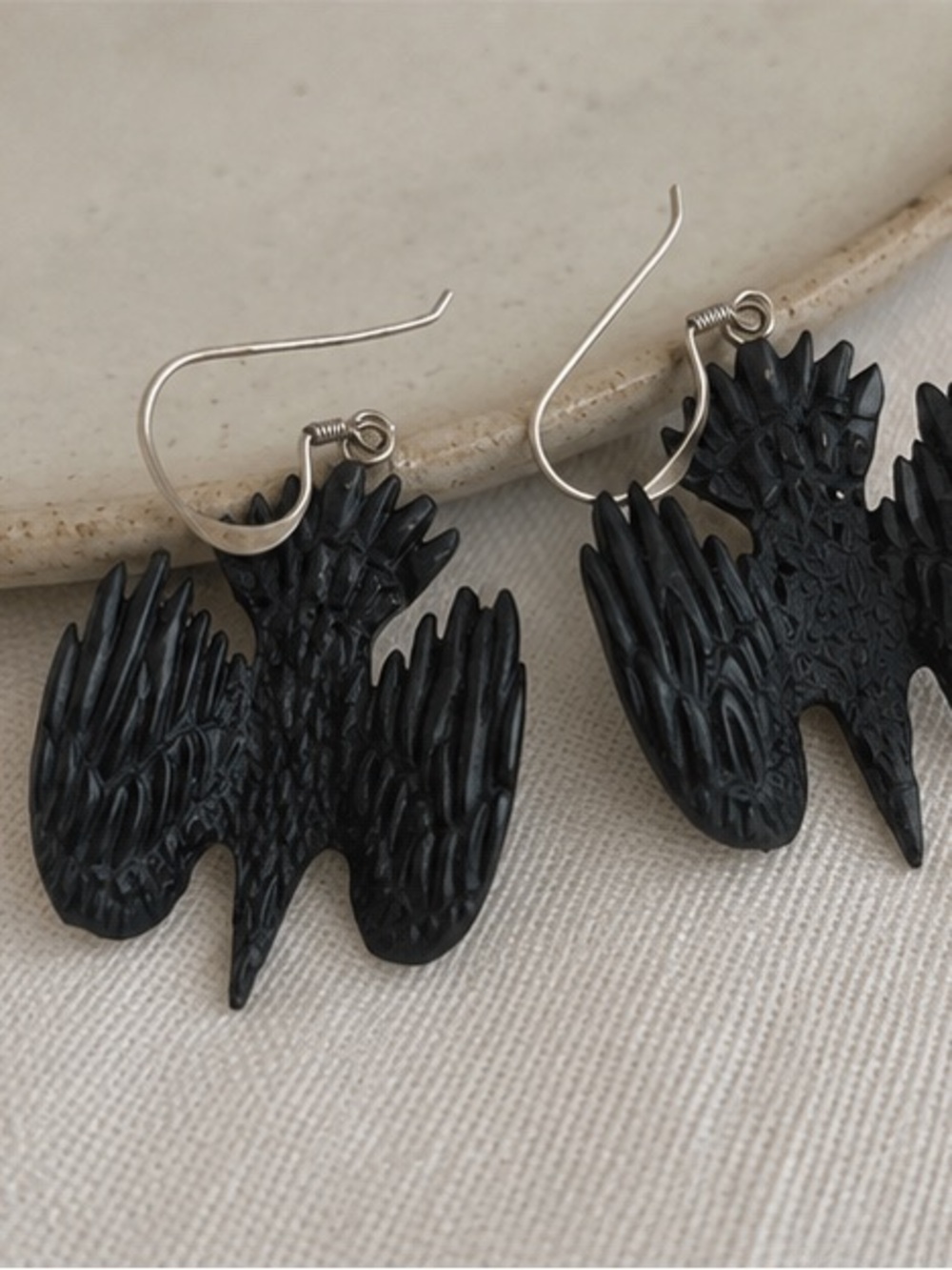 👋ARTISAN Hand-carved Raven Earrings